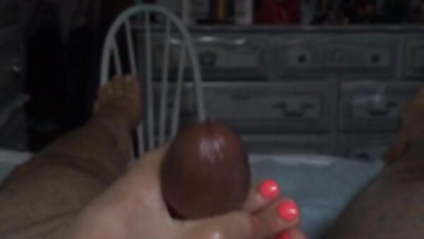Die junge venezolanische Tussi hd porn gratis Veronica Rodriguez bekommt nach einem dampfenden Stampfen einen Schluck Sperma