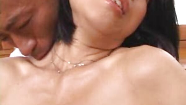 Die supersexy ältere Frau Alyssa xxx sexfilme Lynn wichst ihre Möse ab