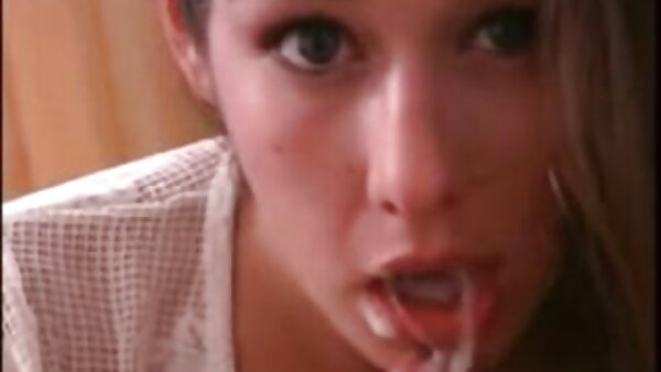 Das süß aussehende Babe Sofia Lee fingert die Muschi in free muschi movies einem heißen VR-Porno