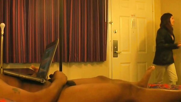 Milf Doxy Marina wird in schmutzigem BDSM-Sexvideo von kostenlos sex porn einem Dildo gefickt