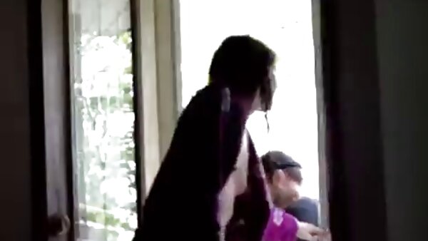Juggy Salty Hoe gibt Tittenfick, bevor sie einen kostenlose xxx videos Dehnungsschwanz reitet
